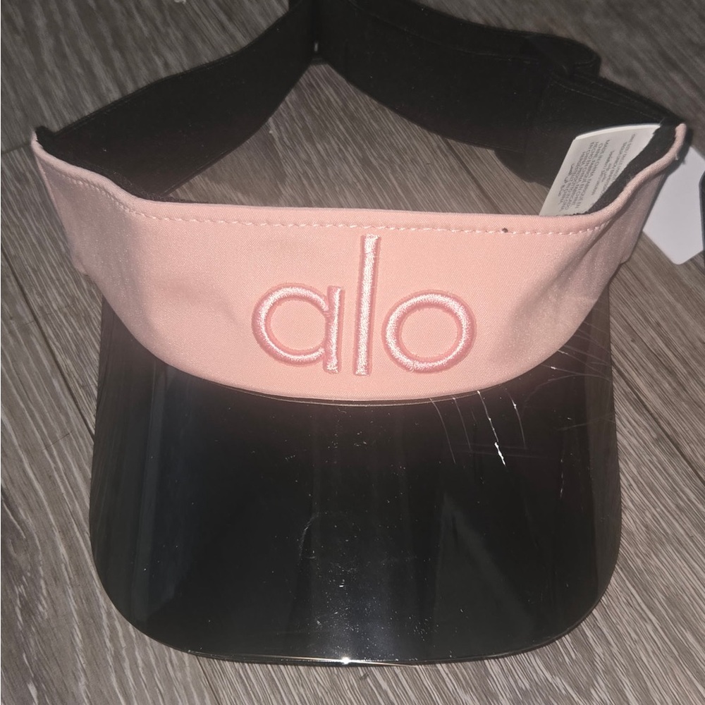 ALO Yoga light Pink Airlift Solar Visor new black brim hat cap fitness - Picture 2 of 2